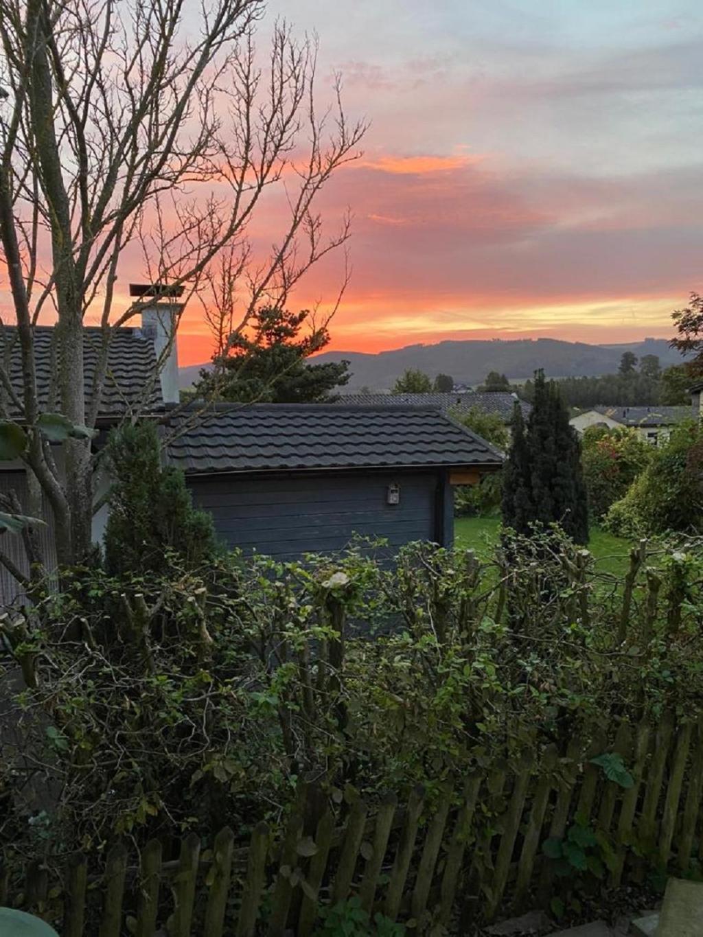 Ferienhaus Glueckspilz Beim Hennesee Meschede Exterior foto